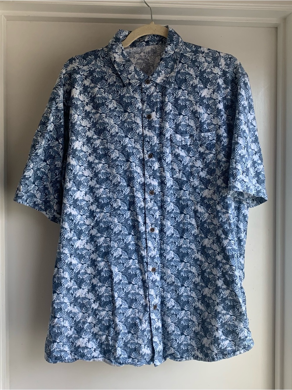 Age of Wisdom Men's XL Blue & White Leaf  Printed Shirt